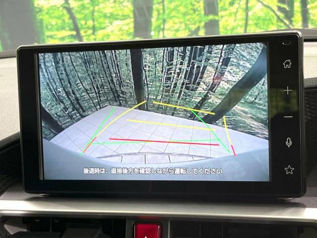 【バックカメラ】駐車時に後方がリアルタイム映像で確認できます。大型商業施設や立体駐車場での駐車時や、夜間のバック時に大活躍！運転スキルに関わらず、今や必須となった装備のひとつです！