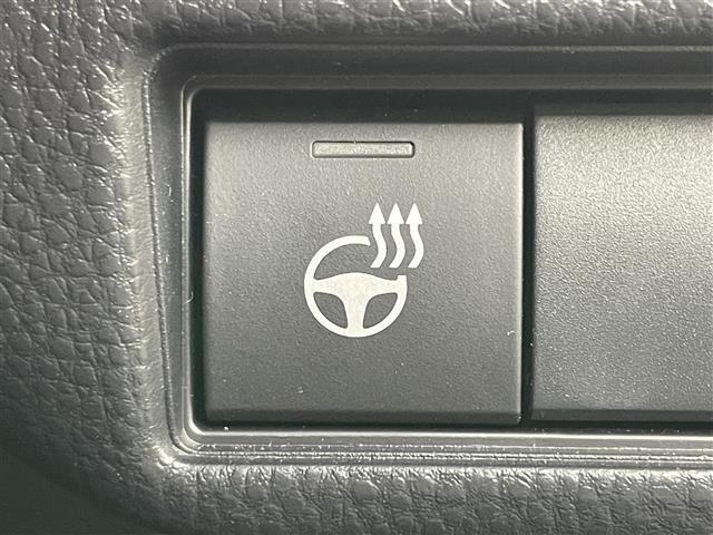 【ステアリングヒーター】冬場の寒い日に手がかじかんで運転が危険にさらされることもこれがあれば安心です！！ハンドルがじわっと暖かくなります♪