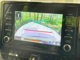 【バックカメラ】駐車時に後方がリアルタイム映像で確認できます。大型商業施設や立体駐車場での駐車時や、夜間のバック時に大活躍！運転スキルに関わらず、今や必須となった装備のひとつです！