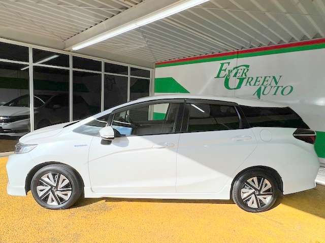 外装も特に目立つキズ等も無くキレイです！お探しの方はお早めに！全国納車も可能です！実際に現車確認が難しい当店より遠方の方でも一度ご相談下さい！