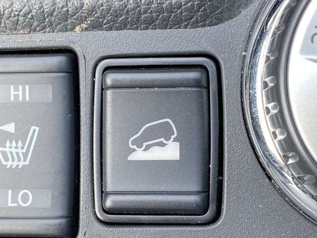 ヒルディセントコントロール機能付き急な下り坂やオフロードのような滑りやすい路面を下るときに一定の低車速保ち、下り坂での走行を補助してくれます。