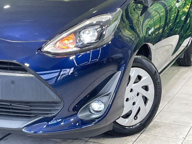 【LEDヘッドライト】悪天候や夜間走行時も良好な視界を確保し安心して運転できる高輝度LEDヘッドライトを装備！点灯速度が早く、消費電力も抑えられています。