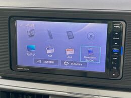 【純正ナビ】人気の純正ナビを装備。オーディオ機能も充実しており、Bluetooth接続すればお持ちのスマホやMP3プレイヤーの音楽を再生可能！毎日の運転がさらに楽しくなります！！