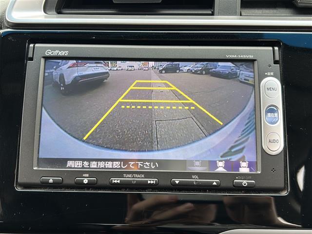 【バックモニター】後ろのカメラの映像がモニターに映し出されるので、後方の見えない死角や、障害物との距離感などもしっかり安全確認することができます！
