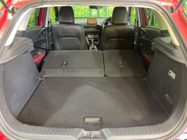 普段のお買い物や通勤、送迎等に十分な荷室スペースを確保しております。セカンドシートを倒すと、大きな荷物の積載も可能です♪