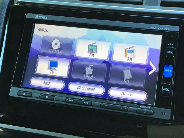 ナビゲーションはギャザズメモリーナビ（VXM-174VFi）を装着しております。AM、FM、CD、DVD再生、Bluetooth、フルセグTVがご使用いただけます。初めて訪れた場所でも安心ですね！