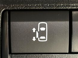 【パワースライドドア】スマートキーや運転席のスイッチでスライドドアの開閉が可能♪電動だから力を入れてドアを開ける必要が無く、小さいお子様でも、重い荷物を持っている時もラクに開け閉めできます♪