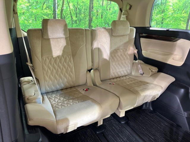 3列目シートはもちろん状態良好☆大人でもゆったりと座って頂けますので、大人数でのお出かけもラクラクです♪ご家族で、気の知れた仲間で、ドライブに行くのが楽しみですね♪