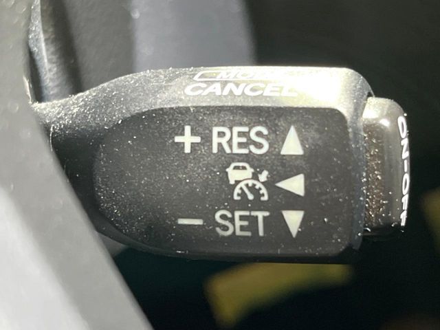 【レーダークルーズコントロール】高速道路での長距離走行が楽に！！自動で速度を保つクルーズコントロールが、衝突軽減システムと連携し、前方の車両を感知して車間を保つように速度調節してくれます！！