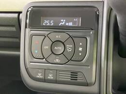 【オートエアコン】一度お好みの温度に設定すれば、車内の温度を検知し風量や温度を自動で調整。暑い…寒い…と何度もスイッチ操作をする必要はありません。快適な車内空間には必須の機能ですね♪