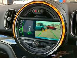 バックカメラ装備。後方確認に役立ち、楽々駐車やバックをしていただけます。