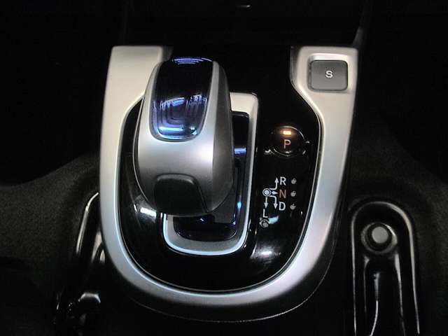 公的機関「（財）日本自動車査定協会」の基準を採用。日本オートオークション協議会「走行距離管理システム」で距離に不正が無いかもチェック済みです。