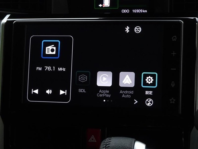 ディスプレイオーディオを装備してます。スマホと連動させると音楽やアプリを楽しむことができます。