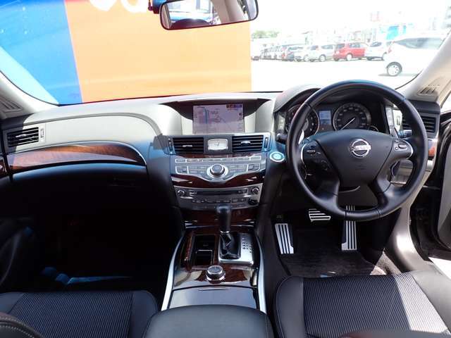 周りが見やすく運転しやすいお車です♪