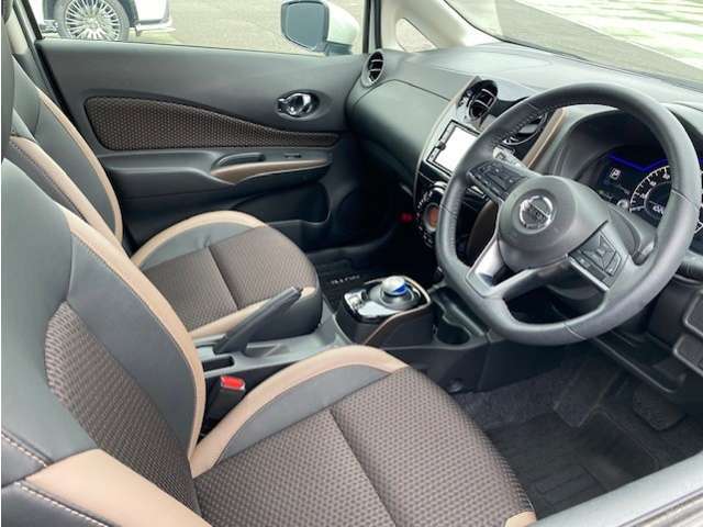 視界が広く、ドライバーの運転のしやすさを、考えた運転席