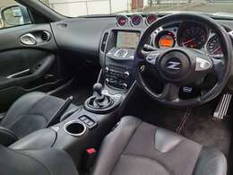 パワーシート　シートヒーター　オートエアコン　オートライト　ヒーター付電動格納ドアミラー　リアビスカスLSD　VDC　TCS　車両情報ディスプレイ　シフトアップインジケーター