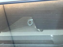 【トヨタセーフティセンス】走行中に前方の車両等を認識し、衝突しそうな時は警報とブレーキで衝突回避と被害軽減をアシスト。より安全にドライブをお楽しみいただけます。