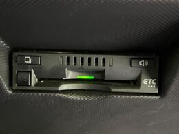 【ETC】高速道路の料金所をストレスなく通過！話題のスポットやサービスエリアに多い「スマートIC」利用時は必須のアイテムです。当店でセットアップを実施、ご納車当日からすぐにご利用いただけます！