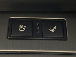 【シートベンチレーション】夏場は涼しい風でお尻や背中の熱やムレを防ぎ、冬はエアコンよりも早く温まってポカポカに！季節を問わず快適に過ごせます。