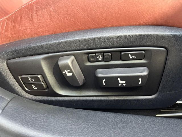 【パワーシート】スイッチ一つで簡単にシートの微調整が可能！電動だから力もいりません！快適なシートポジションにセットして、快適なドライブをお楽しみください。