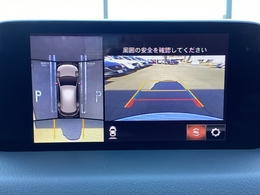 狭い場所での駐車やすれ違いなどでより的確な運転操作に役立つ360°ビューモニターが装備されています。