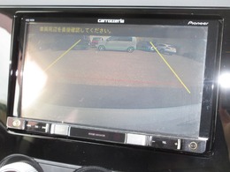 バックをするとき自動でリアの様子が映る『リアカメラ』付き！ナビ画面で確認しながらバックができますから安心ですね。でも、目視も大切ですよ！安全第一でお願いします！