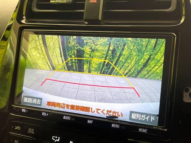 【バックカメラ】駐車時に後方がリアルタイム映像で確認できます。大型商業施設や立体駐車場での駐車時や、夜間のバック時に大活躍！運転スキルに関わらず、今や必須となった装備のひとつです！