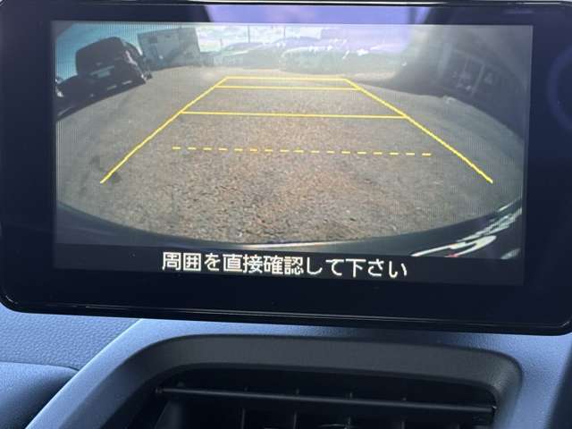 バックカメラが付いているので駐車も楽々♪