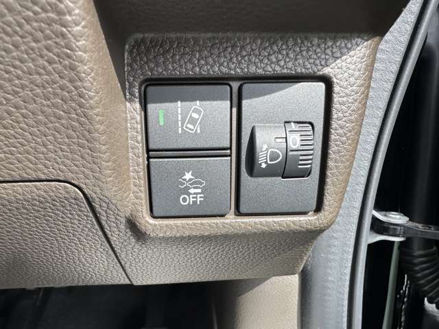 ★カーナビ本体￥49,000円～工賃￥17,000円（取付キット等含む）で取付できます。お客様に必要なカーナビも、当店取り扱いカーナビ10種類の中からご提案いたします！