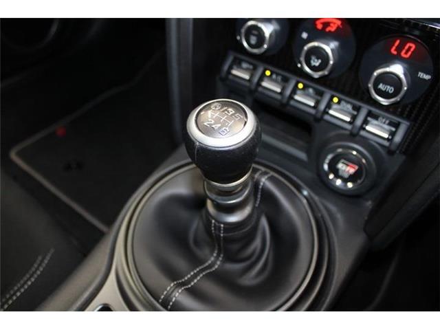 大好評のボディコーティング「ハイモースコート」もご納車までに施工可能。雨染みや線傷など中古車だからと諦めていませんか？ピカピカの状態でお乗り出しいただけます。