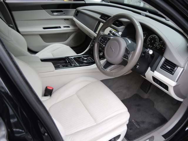 使用感がでやすい運転席側シートですがご覧のようにきれいな状態となっております。ご覧のようにきれいな状態となっております。0078-6002-667525までお気軽にお問合せ下さい。