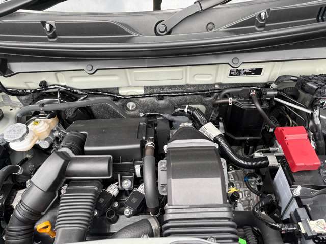 当店のお車は、納車前に国家資格整備士による整備を行います。エンジンオイル、バッテリー、スパークプラグ、ワイパーゴム等の消耗部品をしっかりチェックし劣化している部品は交換の上、納車いたします。