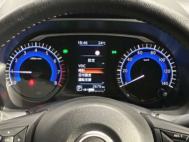 【メーター】メーター内のカラーディスプレイには運転をサポートするさまざまな情報を表示！