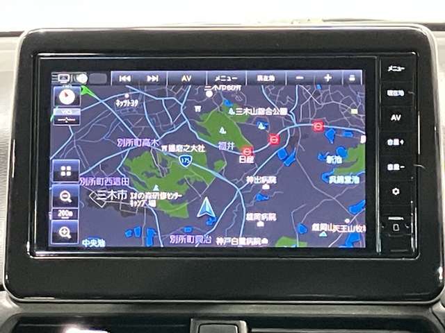 日産純正メモリーナビ（MM223D-L）です。クリアな画質を楽しんでいただけるフルセグ地デジTVなど、書ききれないほどの機能が満載です。