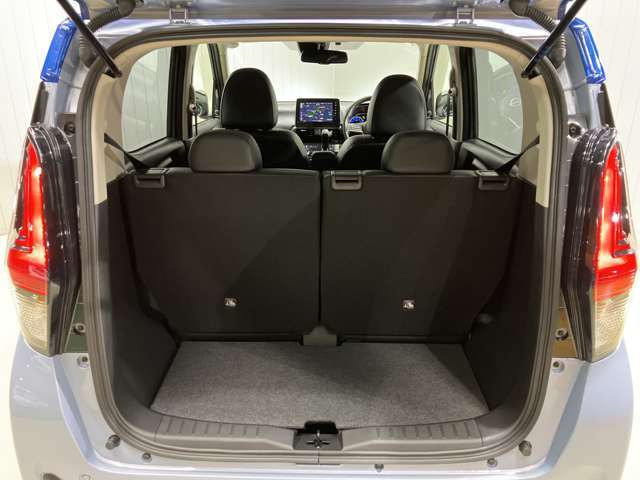 【ラゲッジルーム】たっぷりの荷物もしっかり積める奥行きのある荷室！