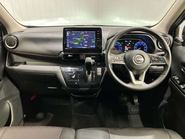 運転席からの視界が左右に広く隅々まではっきりと見えます！クルマの前端も把握しやすく安心です★