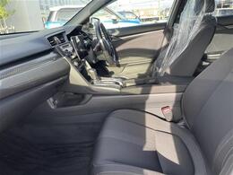 【助手席】きれいな助手席なので家族や友だちに乗ってもらっても安心です！新品のフロアマットのご注文も可能です。掲載箇所以外にご希望の写真がございましたらお気軽にお問い合わせ下さい。