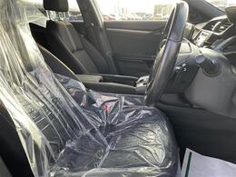 【運転席】座り心地が良いシートなので長時間の運転でも快適にお過ごしいただけます。新品のフロアマットのご注文も可能です。掲載箇所以外にご希望の写真がございましたらお気軽にお問い合わせ下さい。