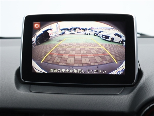 お車選びをお楽しみ頂けるよう、在庫車の展示スペースを十分に確保しております。