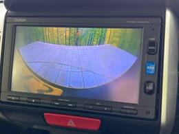 【バックカメラ】駐車時に後方がリアルタイム映像で確認できます。大型商業施設や立体駐車場での駐車時や、夜間のバック時に大活躍！運転スキルに関わらず、今や必須となった装備のひとつです！