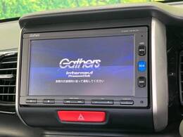 【純正ナビ】人気の純正ナビを装備しております。ナビの使いやすさはもちろん、オーディオ機能も充実！キャンプや旅行はもちろん、通勤や買い物など普段のドライブも楽しくなるはず♪