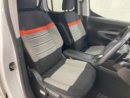 【フロントシート】破れ・へたりも少なく、ご覧の通りきれいな状態を維持しております。また、室内クリーニング・コーティングもご用命いただけます。