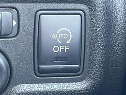 【アイドリングストップ】赤信号や渋滞で停車した際にエンジンを停止し、無駄な燃料の消費を抑えます。燃費向上や環境保護につなげる機能♪エンジンはブレーキを離せば再始動します。