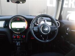 【五感で較べる】のコンセプトのもと、展示車両の試乗も可能でございます。お気軽にコーディネーターにお尋ね下さいませ。