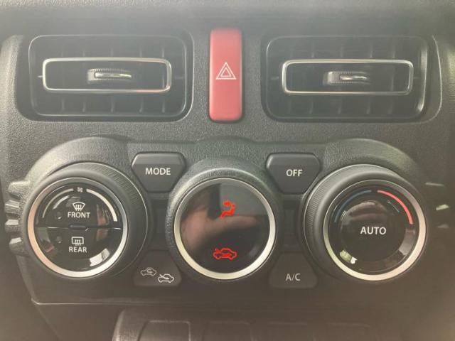 WECARSの展示場では実際に見て、触ってお車をお選びいただけます！知識の豊富な営業スタッフが様々なカーライフをご提案いたします！