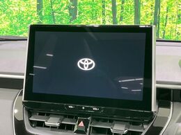 【10.5インチナビ】高級感とインパクトのある大画面ナビを装備。各種オーディオ操作はもちろん、スマホ連携もできる利便性の高いナビです♪