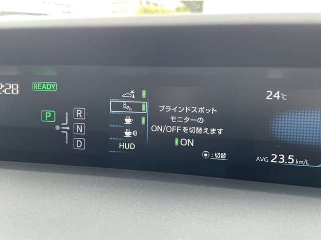 ブラインドスポットモニターで死角のクルマもお知らせしてくれます。