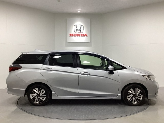 購入後も自社指定整備工場完備でお客様の愛車をしっかりサポート致します！御納車時には安全かつ安心してお乗り頂けるようホンダ専門知識を持つ整備スタッフが点検・整備・装備も説明をしてお渡ししております。