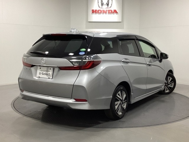 【Honda認定中古車 U-Select】　は3つの安心をお約束します。　1　Hondaのプロが整備した安心。 2　第三者機関がチェックした安心。　3　購入後もHondaが保証する安心。