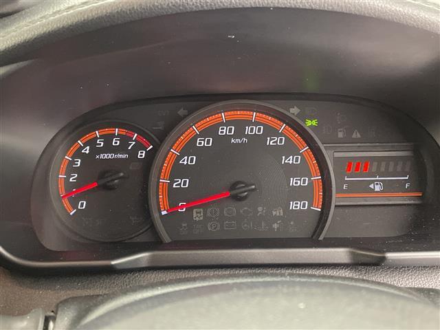 【スピードメーター】『スピードメーター』の画像になります。メーターがシンプルで見やすく運転しやすいですね！